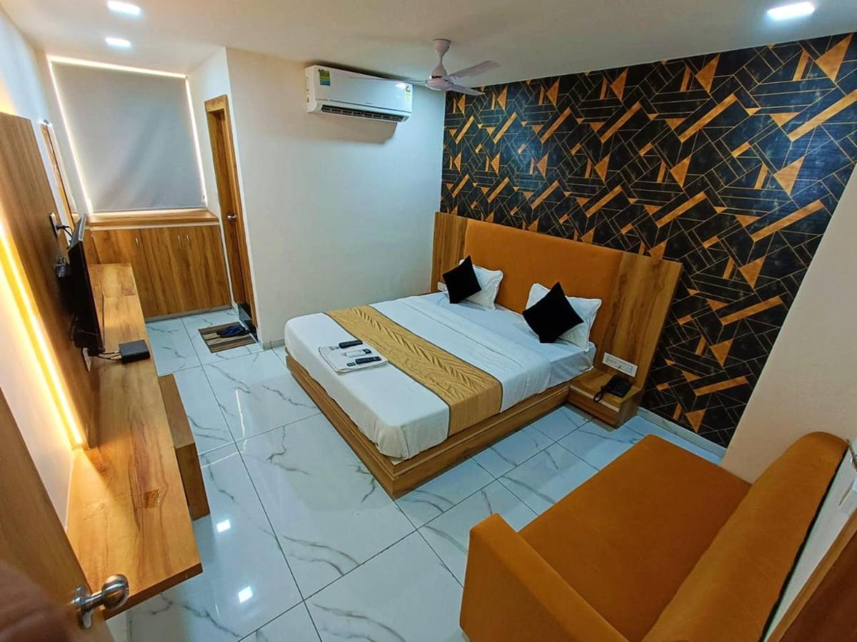 Hotel Rock Anand Exterior photo