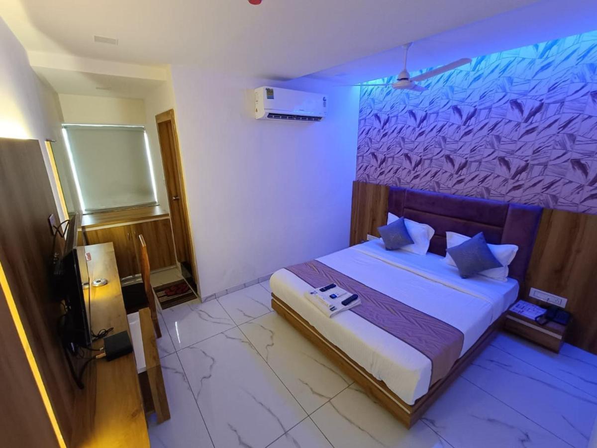 Hotel Rock Anand Exterior photo