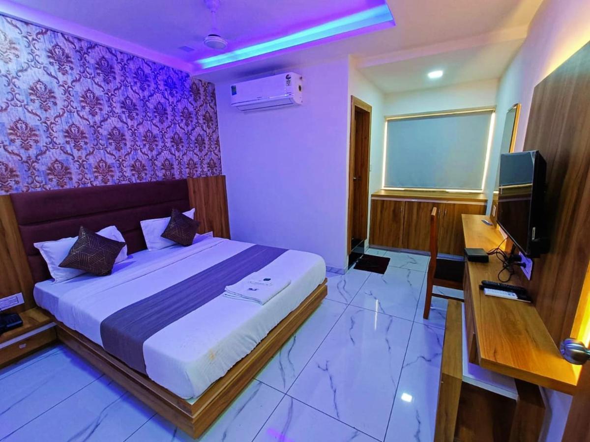 Hotel Rock Anand Exterior photo